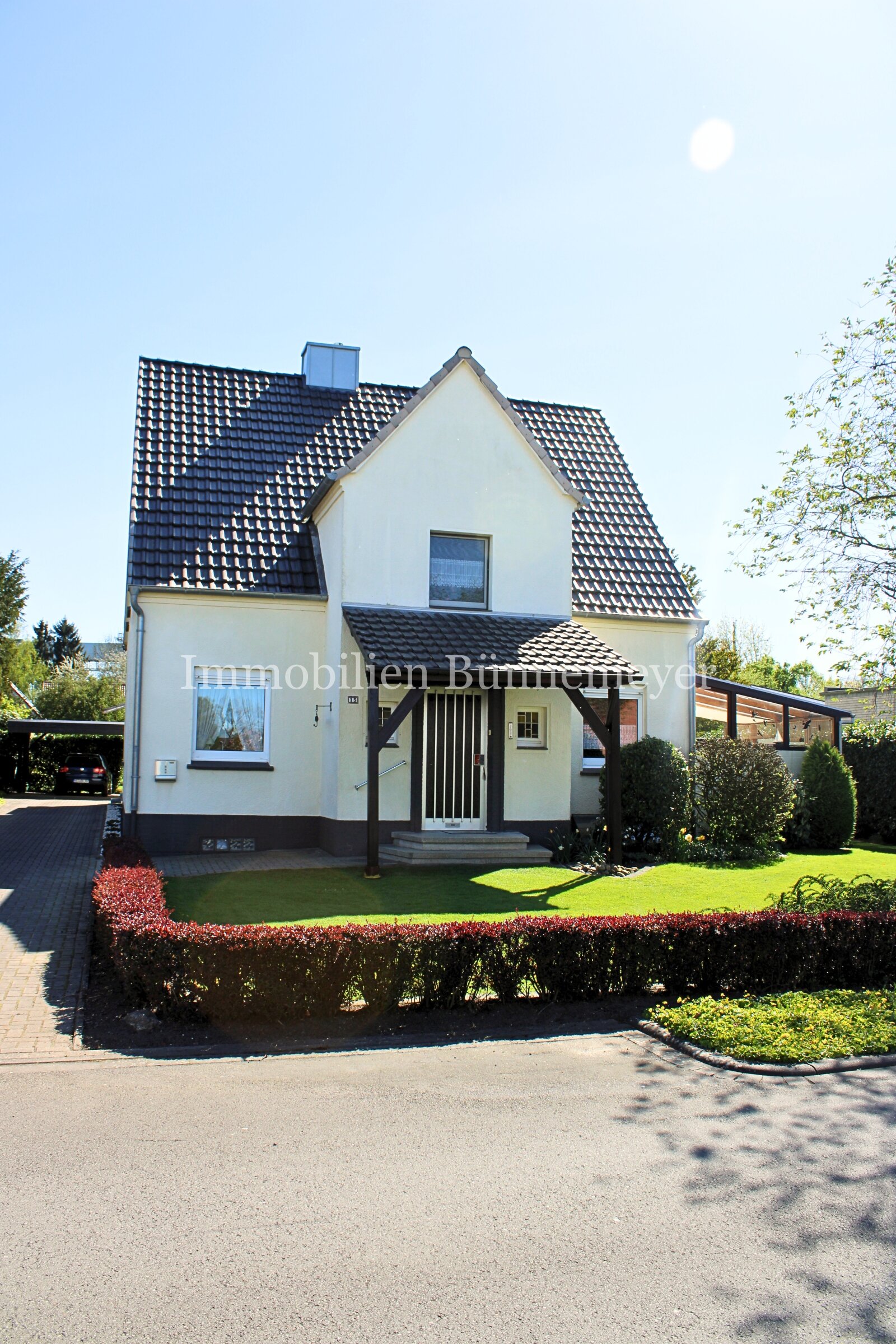 Mehrfamilienhaus mit einem traumhaften Garten Mehrfamilienhaus mit einem traumhaften Garten